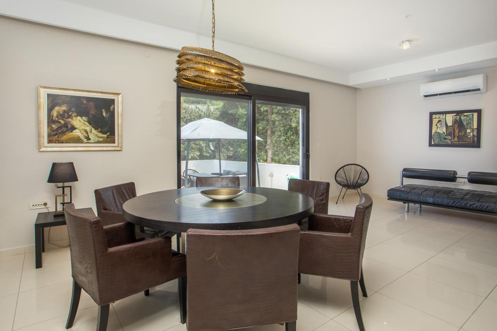 Melia Vila